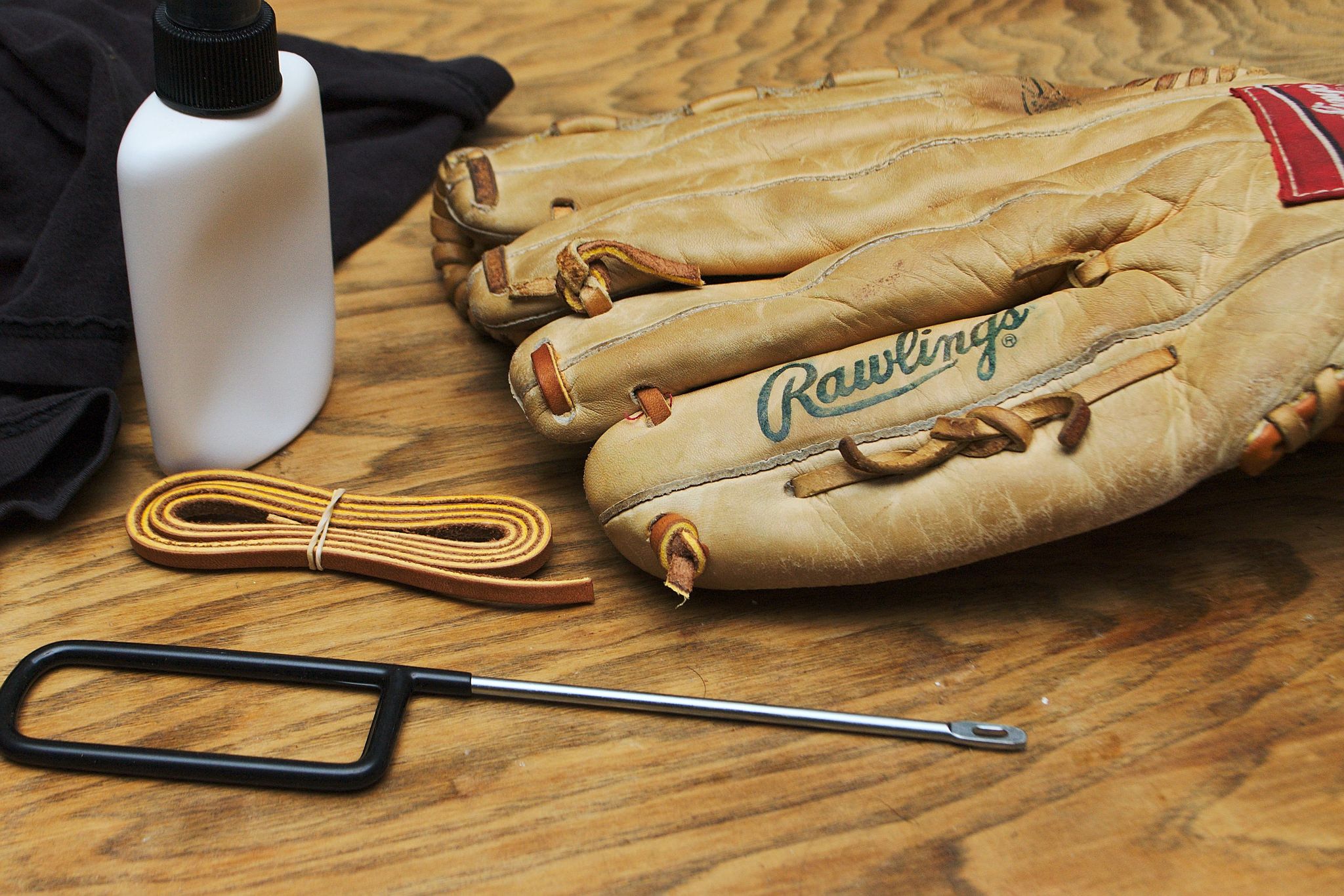 the-general-methods-to-repair-baseball-gloves