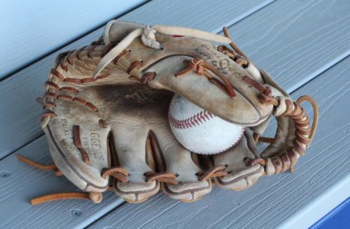 How To Select A Quality Baseball Glove