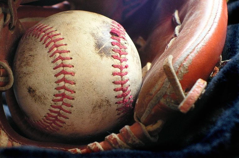 How To Guides To Select The Right Baseball Glove For Pitchers